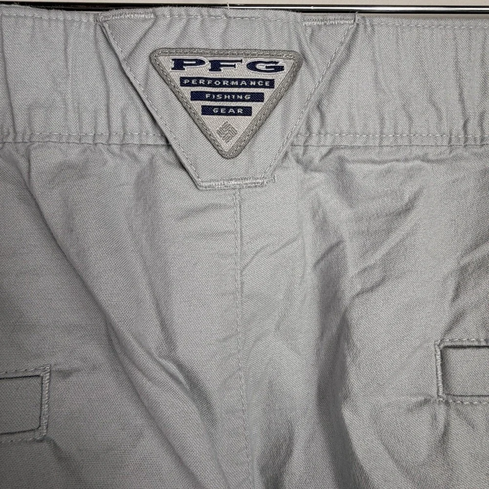 Men's Columbia PFG Tan Shorts Sz 42 Hiking Fishing Cargo Pockets Cotton Stretch